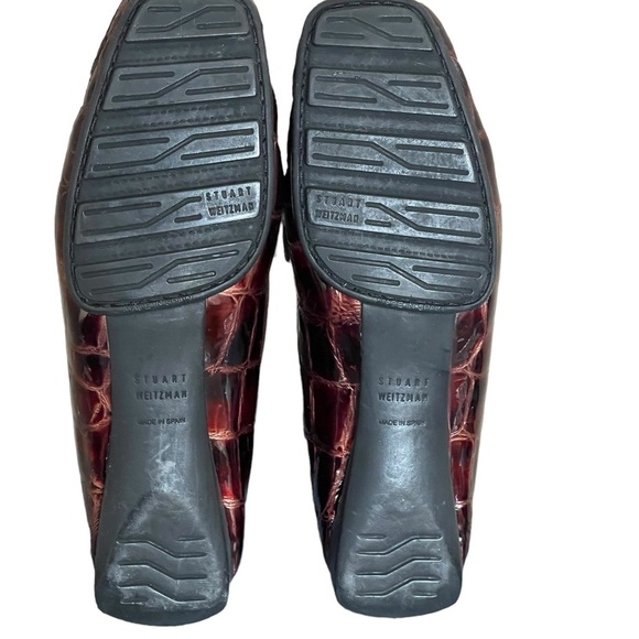 STUART WEITZMAN Maroon Leather
Crocodile Embossed Loafers with Buckle. Size 5.5M - Picture 7 of 13